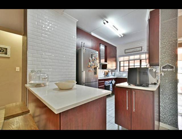 3 BEDROOM TOWNHOUSE FOR SALE IN GLENVISTA